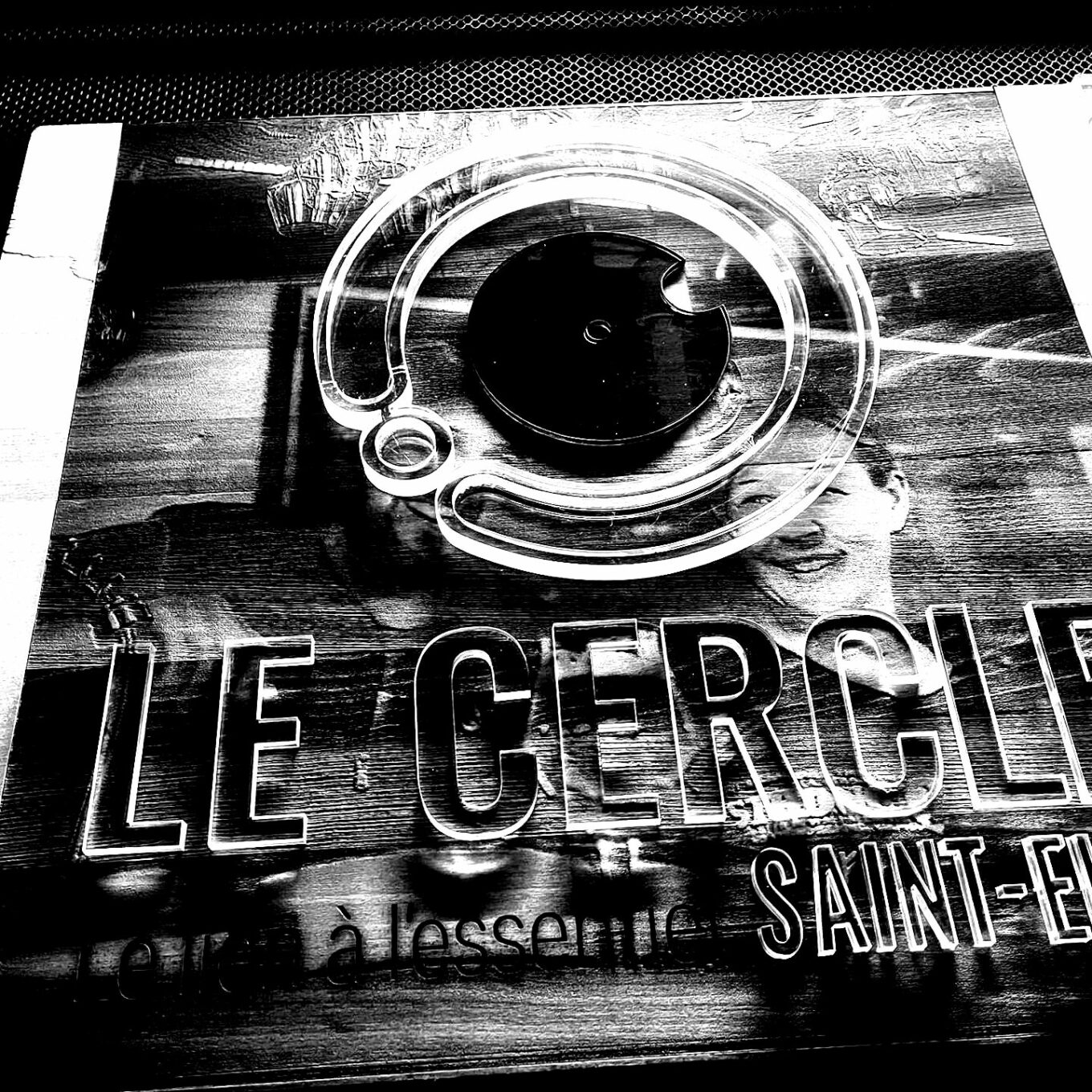 Découpe et gravure au laser d’une enseigne pour Le Cercle Saint-Eloi