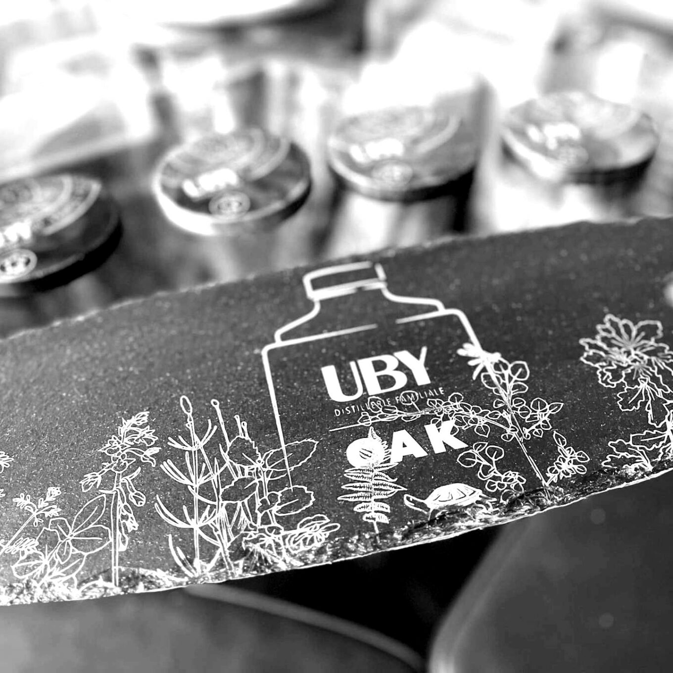 Gravure d’objets d’art de la table Uby Oak